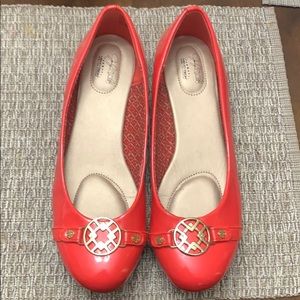 Jaclyn Smith flats